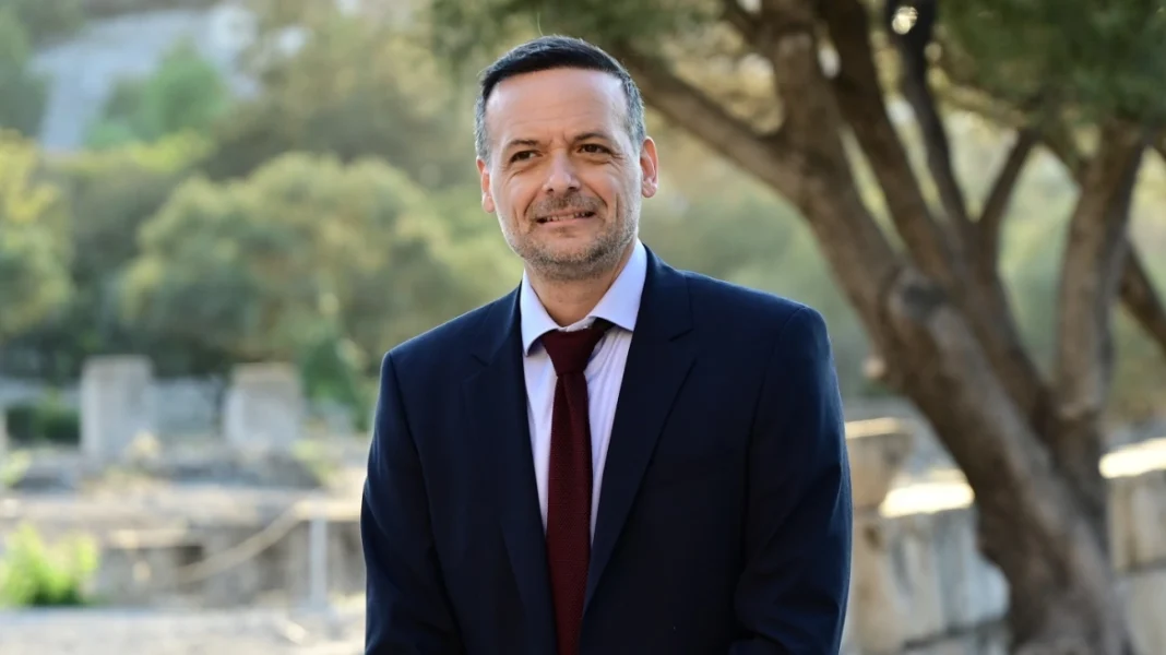 Βολές Δούκα στο Δημοτικό Συμβούλιο για την επαναλειτουργία του κλαμπ στη Βουλιαγμένης