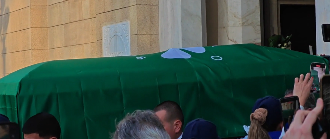Το τελευταίο χειροκρότημα στον Μιμή Δομάζο