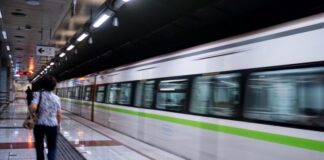 Μετρό Αθήνας: Αλλαγές στη γραμμή 2 – Ποιοι σταθμοί θα κλείνουν νωρίτερα Ξεκινούν οι εργασίες στη γραμμή 2 του μετρό της Αθήνα στο τμήμα «Δάφνη – Νέος Κόσμος», με αποτέλεσμα να κλείνουν οι σταθμοί νωρίτερα το βράδυ.