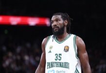 ΒΙΝΤΕΟ: Ο Φαρίντ έκανε τάπα, διέσχισε όλο το γήπεδο και πήρε επιθετικό ριμπάουντ χωρίς παπούτσι