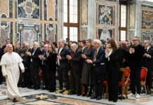 Διάσημοι ηθοποιοί και σκηνοθέτες από όλον τον κόσμο είχαν συνάντηση με τον Πάπα