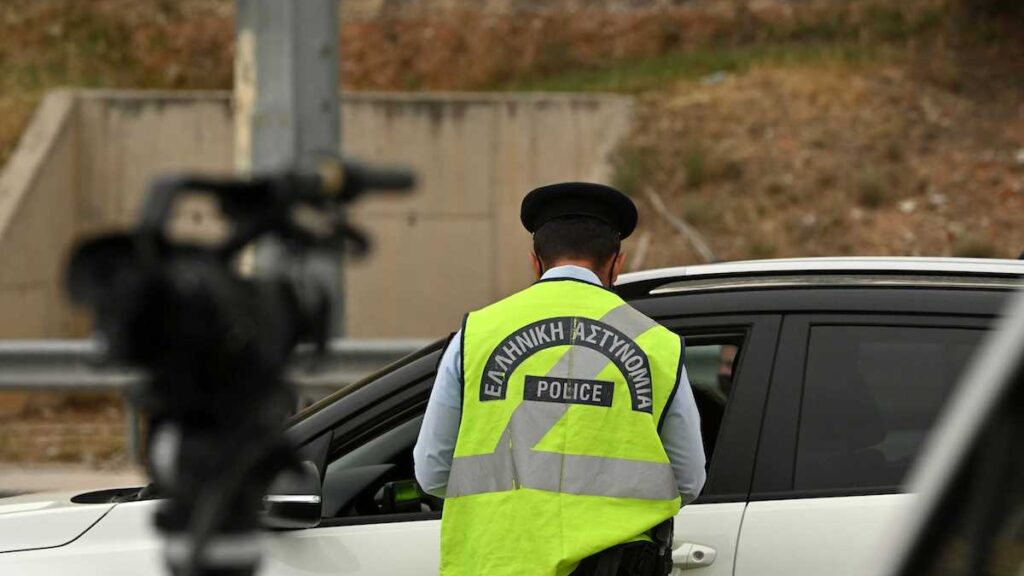 Με ποια ταχύτητα στην Εθνική Οδό χάνω το δίπλωμα οδήγησης; Με ποια ταχύτητα στην Εθνική Οδό χάνω το δίπλωμα οδήγησης;