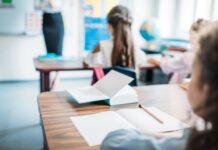 Καθηγήτρια στη Λευκάδα έγινε «ασπίδα» για μαθητές της που δέχτηκαν επίθεση -kalimera-ellada.gr