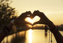 Αγάπη σημαίνει να αφήνεις χώρο: Η δύναμη να οδηγείς τον άλλον πίσω στον εαυτό του