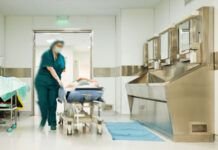 ΕΣΥ: 8.000 νέες θέσεις εργασίας το 2026 για γιατρούς και νοσηλευτές