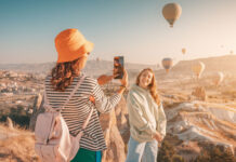 Ταξίδια με αγνώστους: Η νέα μόδα και πώς να ζήσεις μια αξέχαστη εμπειρία
