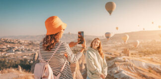 Ταξίδια με αγνώστους: Η νέα μόδα και πώς να ζήσεις μια αξέχαστη εμπειρία