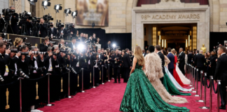 Oscar 2026: Οι λαμπερές εμφανίσεις που έκλεψαν την παράσταση στο κόκκινο χαλί