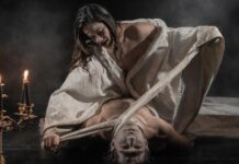 Το Πορφυρό Ποτάμι: Μια Σκοτεινή Βουτιά στην Ανθρώπινη Ψυχή στο Θέατρο Μεταξουργείο