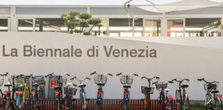 Μπιενάλε Βενετίας: Όχι σε βραβεία για χώρες με κατηγορίες εγκλημάτων πολέμου