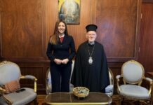 Νέο πλαίσιο για κληρικούς ομογένειας: Συνάντηση Ζαχαράκη-Βαρθολομαίου