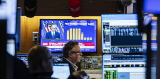 SP 500 & Nasdaq σε Νέα Υψηλά: Τι Τροφοδοτεί την Άνοδο στη Wall Street