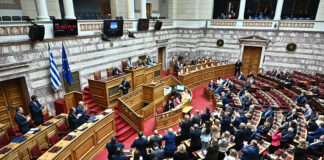 «Γαλάζιοι» Αντάρτες: 10-15 Βουλευτές Αψηφούν την Κομματική Γραμμή στο Σκάνδαλο ΟΠΕΚΕΠΕ