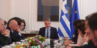 Μητσοτάκης: «Η αντιπολίτευση βουλιάζει στον υπόκοσμο του διαδικτύου»