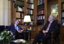 Μητσοτάκης στον Τασούλα: Σταθερή η δημοσιονομική πολιτική, ισχυροί δεσμοί με Γαλλία