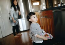 Νταντάδες της Γειτονιάς: Άνοιξε η πλατφόρμα – Πότε οι αιτήσεις, τα κριτήρια & οι πληρωμές