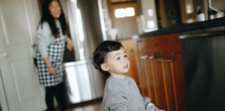 Νταντάδες της Γειτονιάς: Άνοιξε η πλατφόρμα – Πότε οι αιτήσεις, τα κριτήρια & οι πληρωμές