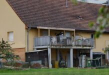 Σοκ στη Γαλλία: 9χρονος έγκλειστος σε βαν δίπλα σε σκουπίδια, κατηγορεί τη μητριά του