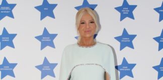 Φαίη Σκορδά: Λάμψη με haute couture φόρεμα και ενσωματωμένη κάπα