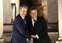 Δείπνο στο Προεδρικό Μέγαρο: Μητσοτάκης, Μακρόν και 100+ επίσημοι καλεσμένοι