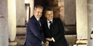 Δείπνο στο Προεδρικό Μέγαρο: Μητσοτάκης, Μακρόν και 100+ επίσημοι καλεσμένοι