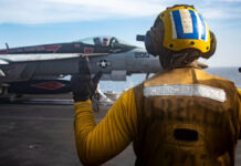 Αμερικανικό Μαχητικό: Έτοιμο για Απογείωση από το Αεροπλανοφόρο Lincoln