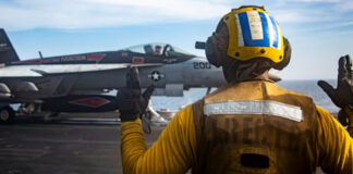 Αμερικανικό Μαχητικό: Έτοιμο για Απογείωση από το Αεροπλανοφόρο Lincoln