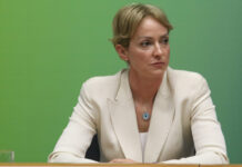 Σδούκου: Η Επαφή Πολιτών-Πολιτικών στο Στόχαστρο – Υπέρ της Θεσμικής Τάξης