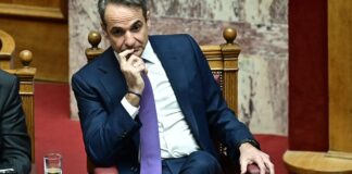 Μητσοτάκης στη Βουλή: Απολογείται εν μέσω κρίσεων και αντιπολιτευτικού σφυροκοπήματος