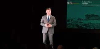 Άδωνις Γεωργιάδης: Διπλή εμφάνιση με ολόγραμμα – «Το μέλλον είναι εδώ»