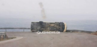 Σοβαρό ατύχημα: Λεωφορείο ανετράπη υπό την επήρεια θυελλωδών ανέμων