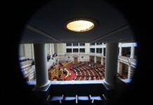 Εσωκομματικές Ζυμώσεις: Κυβερνητικές Κινήσεις για Ηρεμία στο Κυβερνών Κόμμα