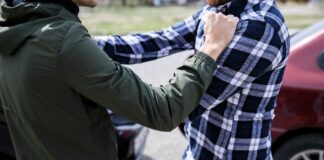 Άγρια επεισόδια για πάρκινγκ: Μετά το Παγκράτι, ξύλο και στο Γαλάτσι!