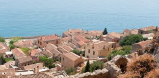 Τριήμερο Πρωτομαγιάς: Τιμές & δημοφιλείς προορισμοί για 2 διανυκτερεύσεις