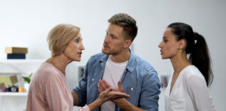 Τοξικές Οικογενειακές Φράσεις: 7 'Μαγικά' Λόγια Ελέγχου & Ενοχοποίησης