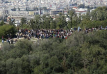 Άγρια επίθεση στον Λόφο Φιλοπάππου: Άγνωστος τραυμάτισε δύο άτομα με μεταλλική βέργα