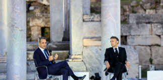 «Ελλάς, Γαλλία, Συμμαχία», είπε στα ελληνικά ο Μακρόν