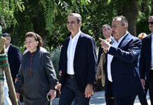 Μητσοτάκης σε Βασιλίσσης Όλγας: Επικοινωνιακή κίνηση με τη Μενδώνη και συμβολισμούς