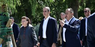 Μητσοτάκης σε Βασιλίσσης Όλγας: Επικοινωνιακή κίνηση με τη Μενδώνη και συμβολισμούς