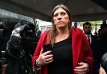 Συναγερμός: Εργαζόμενοι Επιθεωρητές Εργασίας φέρονται να κρατούνται στην Ομόνοια