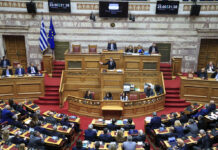 Πολιτική Κωμωδία: Παρατάξεις σε Αναζήτηση Στρατηγικής, Λαϊκή Δυσφορία.
