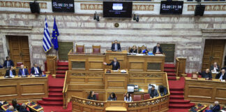 Πολιτική Κωμωδία: Παρατάξεις σε Αναζήτηση Στρατηγικής, Λαϊκή Δυσφορία.