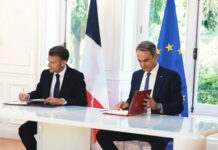 Μακρόν: «Είμαστε εδώ αν αμφισβητηθεί η κυριαρχία σας» – Συγκινητικές στιγμές από την Αθήνα