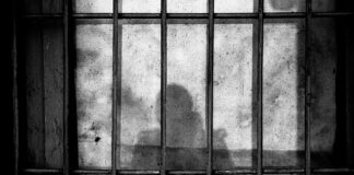 Ράπερ Τόρι Λέινζ: Αγωγή 100 εκατ. για μαχαίρωμα στις φυλακές