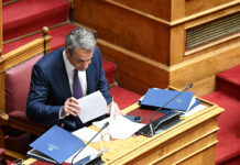 Μητσοτάκης: Οικονομικά μέτρα εν μέσω σκανδάλων και δημοσκοπικής πτώσης