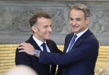 Μακρόν-Μητσοτάκης: Παράταση χρέους πανδημίας & νέα ευρωομόλογα για επενδύσεις