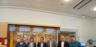 Θήβα: Κινεζικές επενδύσεις στο τραπέζι του Δημάρχου με τον Πρέσβη της Κίνας