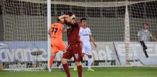 Πανσερραϊκός: 'Λιοντάρι' στη Λάρισα, «χρυσό» γκολ Δοϊρανλή για βαθμολογική «ανάσα»