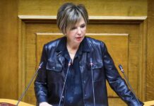 Σκάνδαλα διαφθοράς και φόροι: Η κυβέρνηση υπό κλοιό, η κοινωνία σε ασφυξία