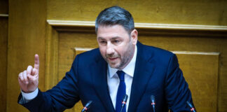 Στο «τερέν» της οικονομίας η μάχη ΠΑΣΟΚ και ΝΔ – Ομιλία Ανδρουλάκη σήμερα στη Βουλή